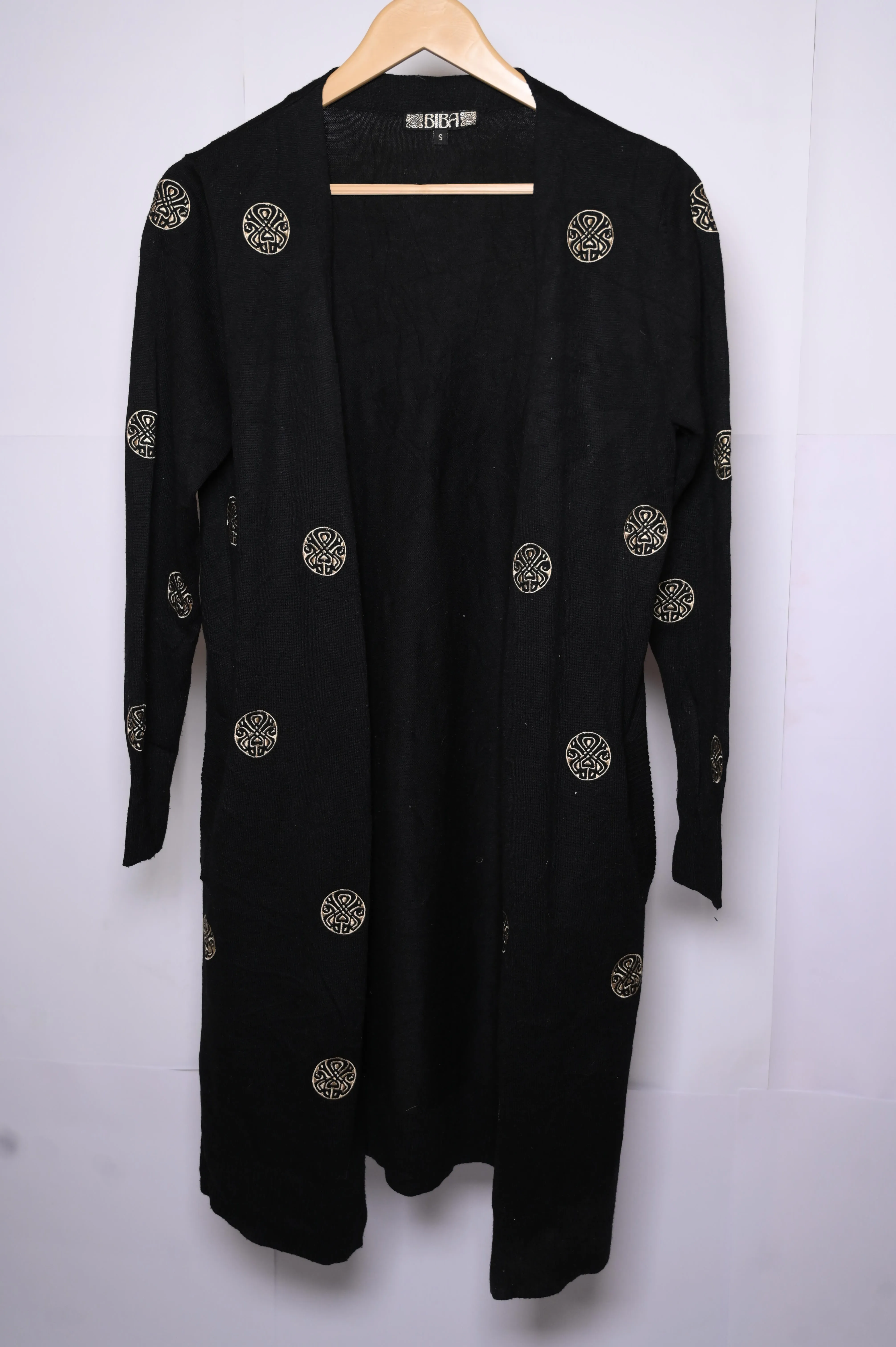 Circle Design Black Polyester Shrug