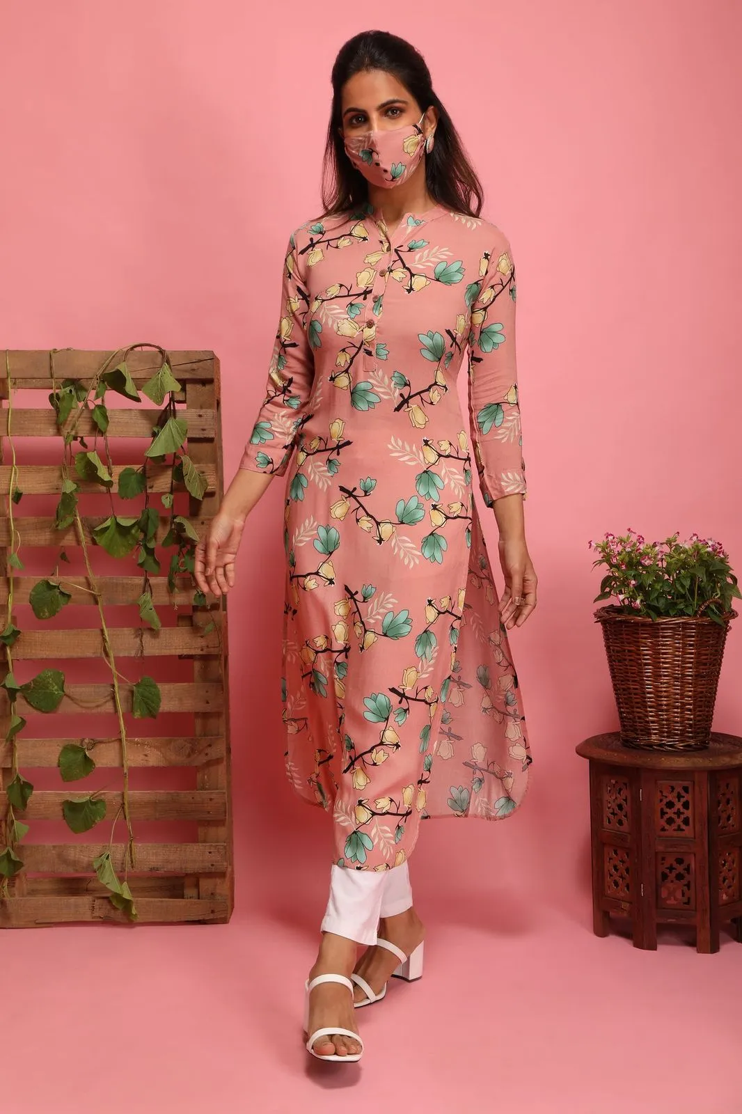 Pink Makes Everything Pretty - Straight kurta with mask